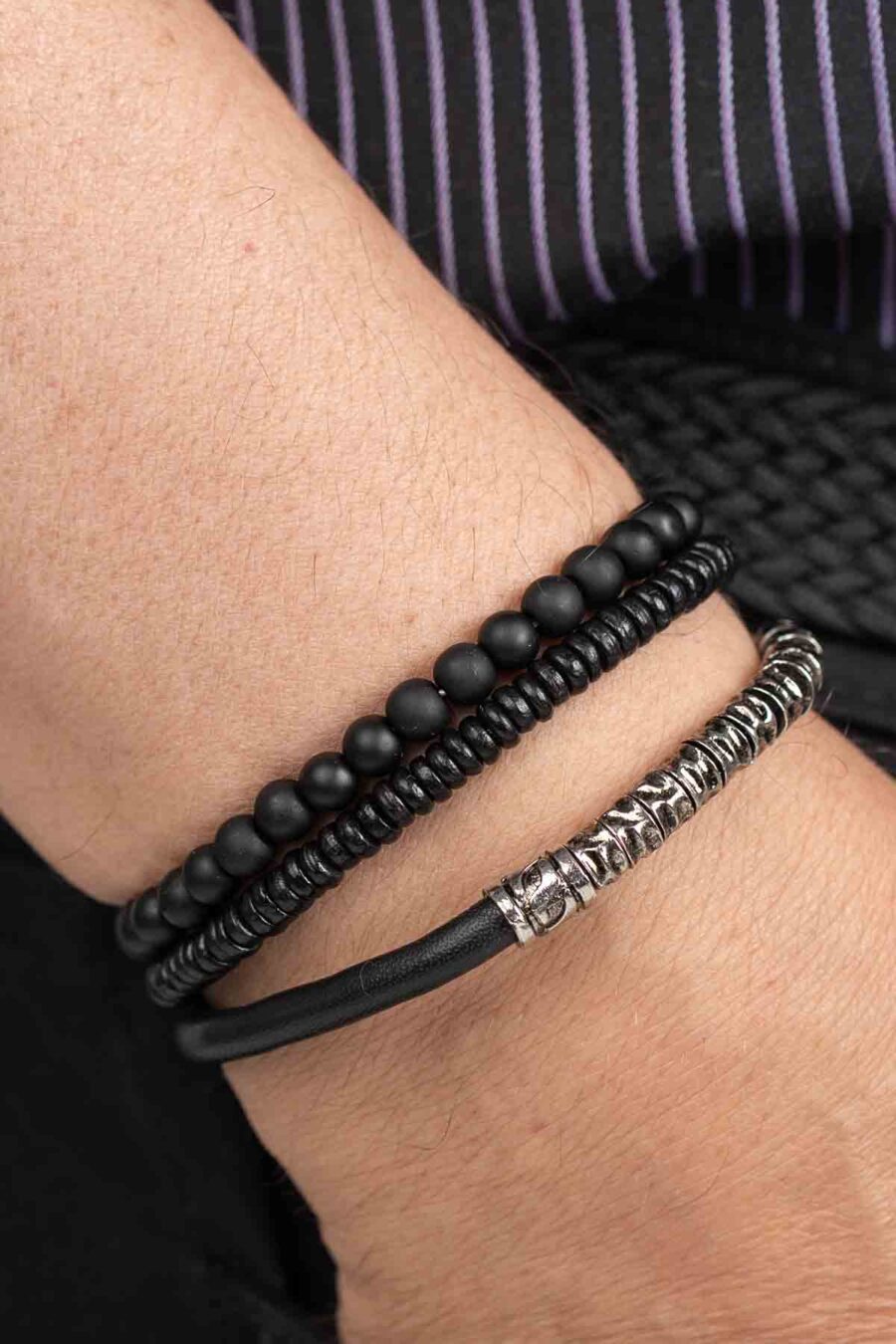 PULSERA UNISEX  VARIAS VUELTAS DE CUERO ABALORIOS Y METAL