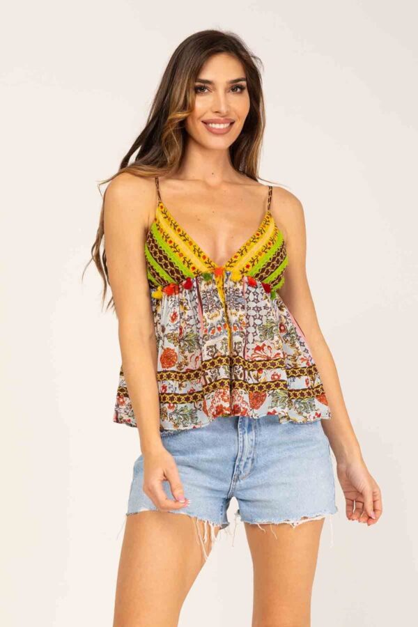 BLUSA CORTA ESTAMPADA, ABIERTA ACABADA EN PICOS PARA ANUDAR EN CINTURA, MANGAS AMPLIAS AL CODO