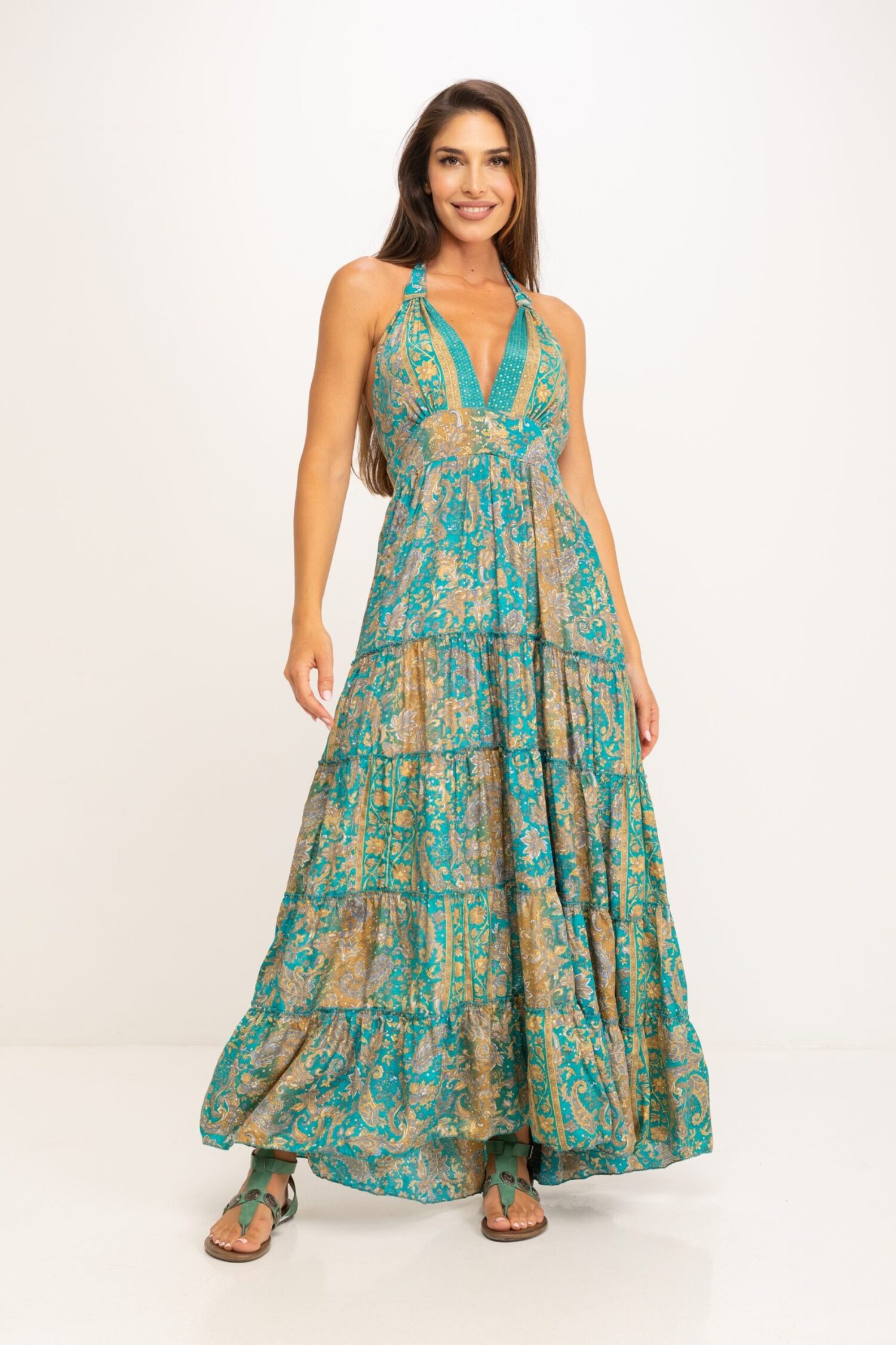 VESTIDO LARGO ESTAMPADO, TIRANTES AL CUELLO ESCOTE TIPO BIKINI DELANTERO ESPALDA, CORTE BAJO EL PECHO Y EN FALDA BAJO LA CADERA