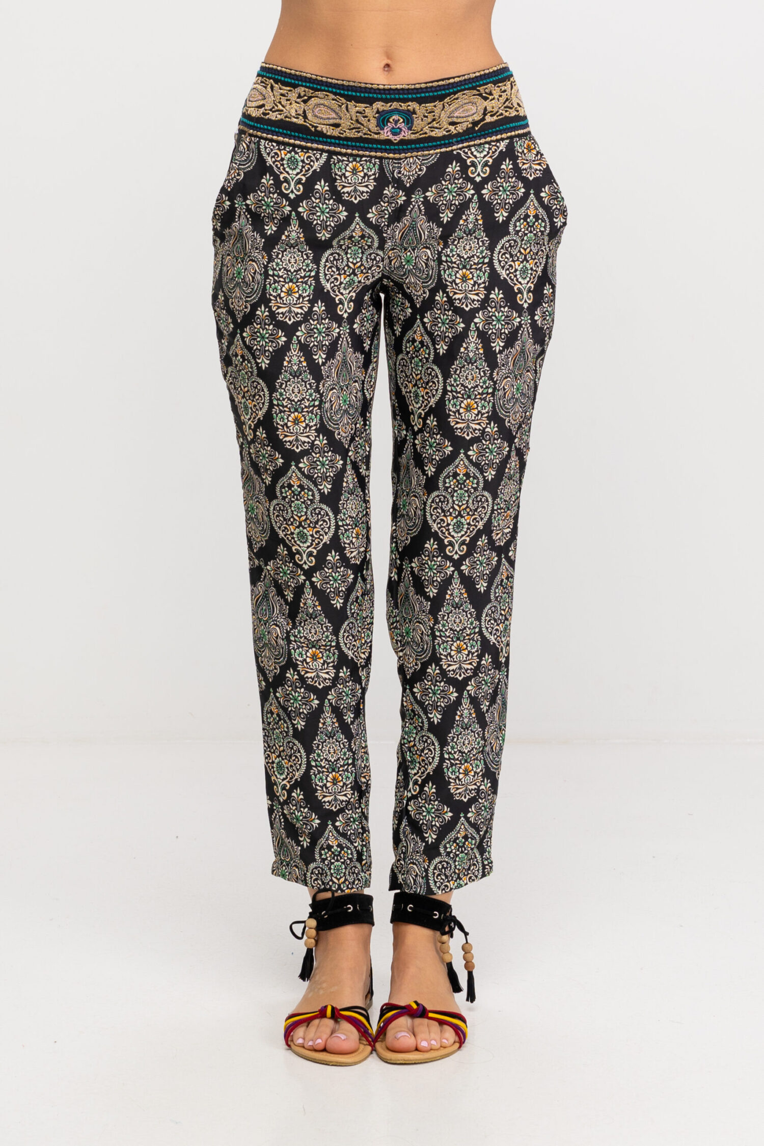 PANTALON ESTAMPADO LARGO AL TOBILLO, CON BOLSILLOS LATERALES Y CINTURA CON BANDA BORDADA
