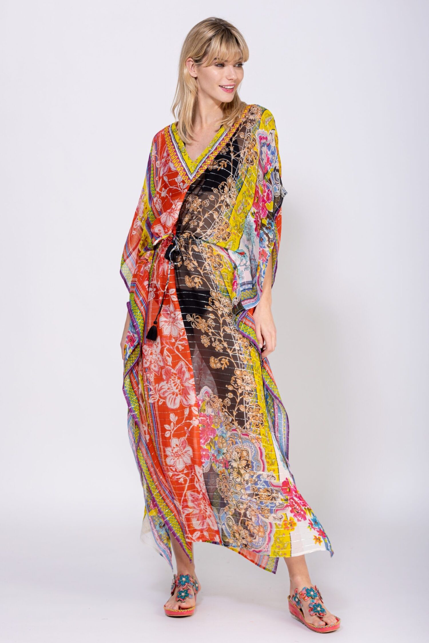 TUNICA ESTAMPADA LARGA CON COLORIDO MUY ALEGRE CON LUREX YCORDON EN LA CINTURA PARA RECOGER