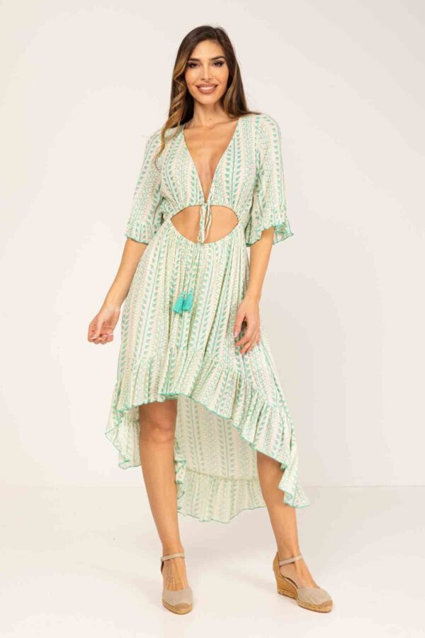 VESTIDO ESTAMPADO MEDIA PIERNA CUELLO EN V, ABIERTO EN CINTURA DELANTE Y DETRÁS, CON VOLANTES EN BOCAMANGA Y BAJO, ALTURAS EN BAJO DESIGUALES, TEJIDO ESTAMPADO COLOR SUAVE CON DETALLES DORADOS,