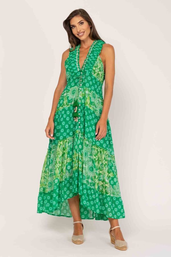 VESTIDO LARGO ESTAMPADO ABOTONADO CON CUELLO DE PICO CON ADORNO DE CONCHAS CORTE BAJO EL PECHO RECOGIDO CON CORDON