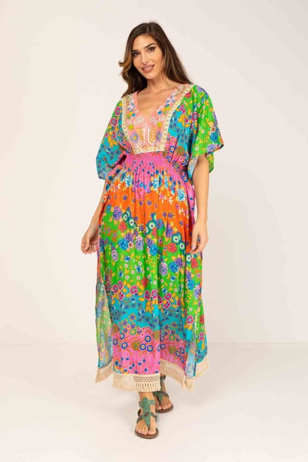 VESTIDO ESTAMPADO CON MUCHO COLORIDO ABIERTO EN LOS LATERALES CON CINTURA ELASTICA Y BORDADO EN EL PECHO