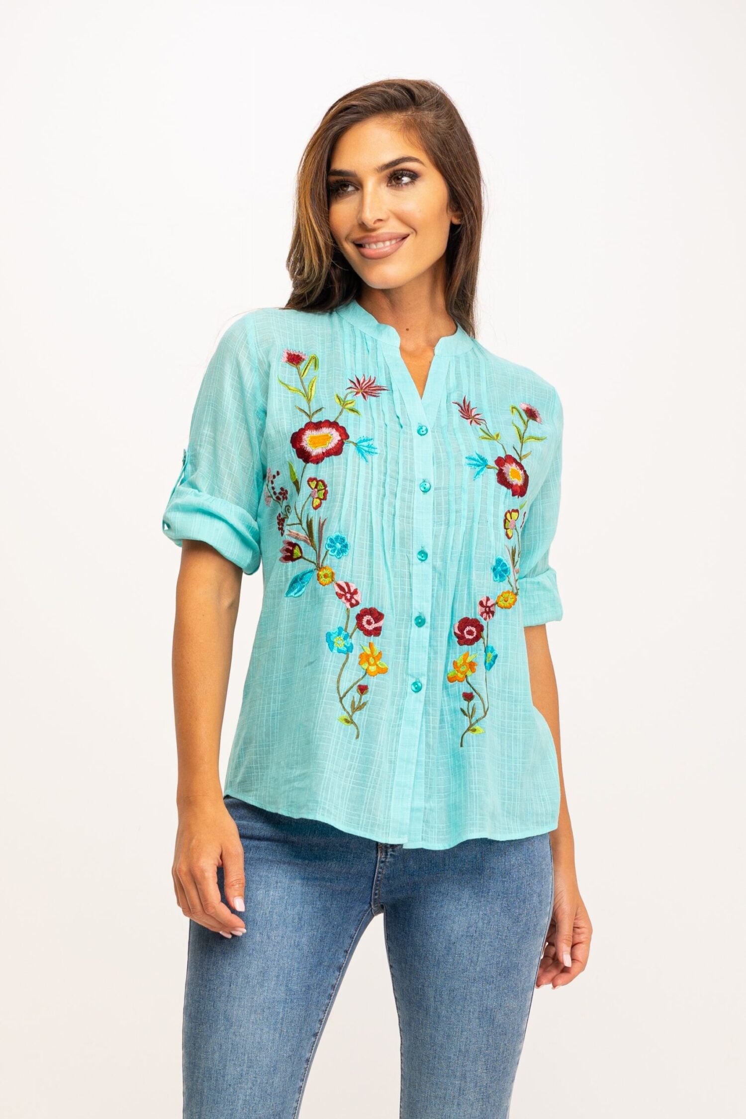 BLUSA LISA CON BORDADOS MANUALES EN TELA RUSTICA