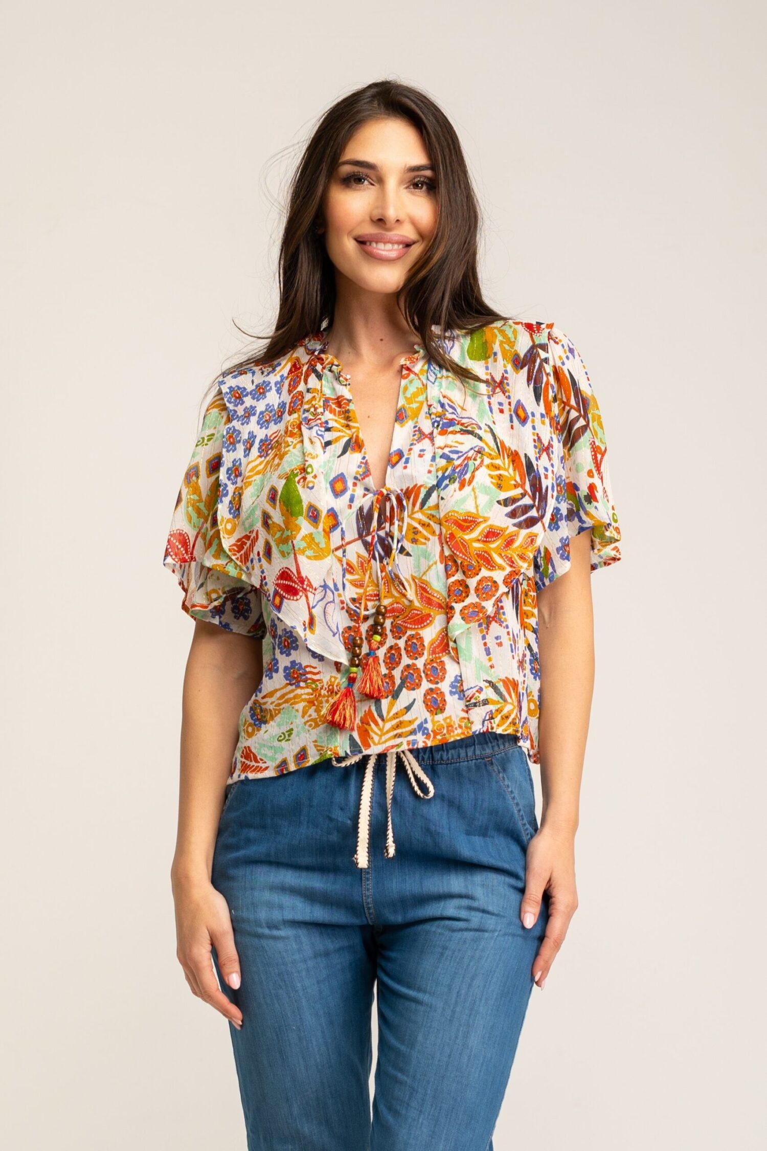 BLUSA ESTAMPADA CORTA DE GASA CON LUREX Y VOLANTES AL BIES