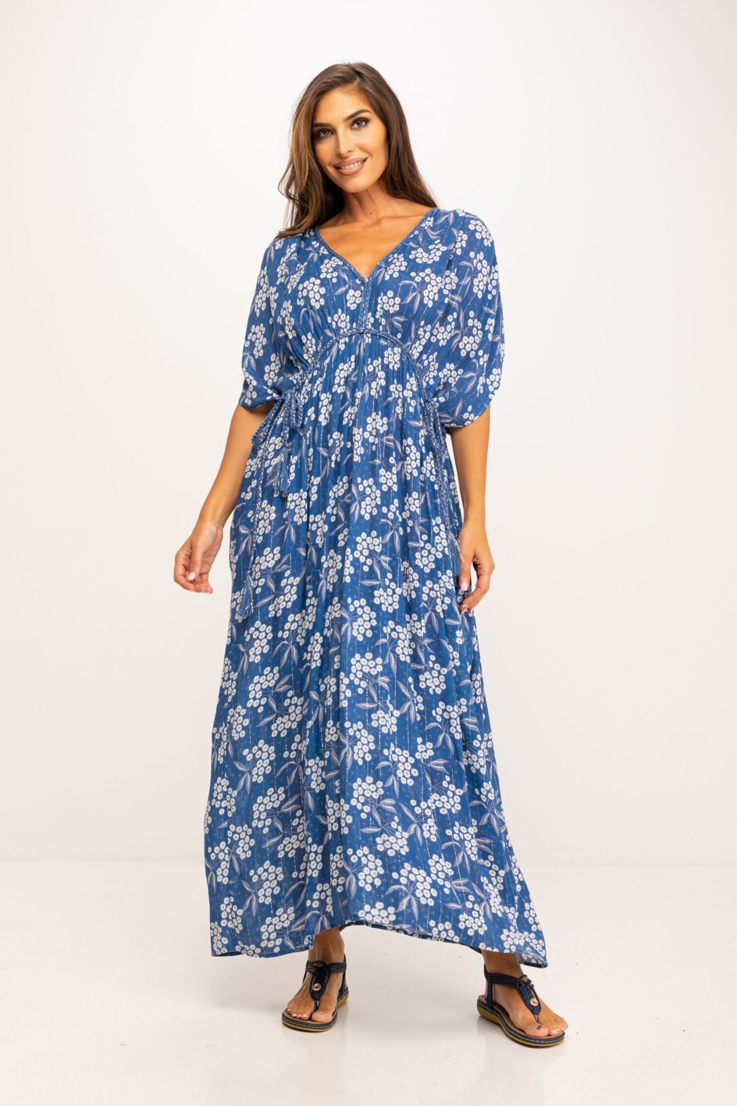 VESTIDO LARGO ESTAMPADO DE FLORES CON LUREX CUELLO CINTURA Y CORDONES PARA AJUSTAR EN TRENZA HECHOS CON EL MISMO TEJIDO