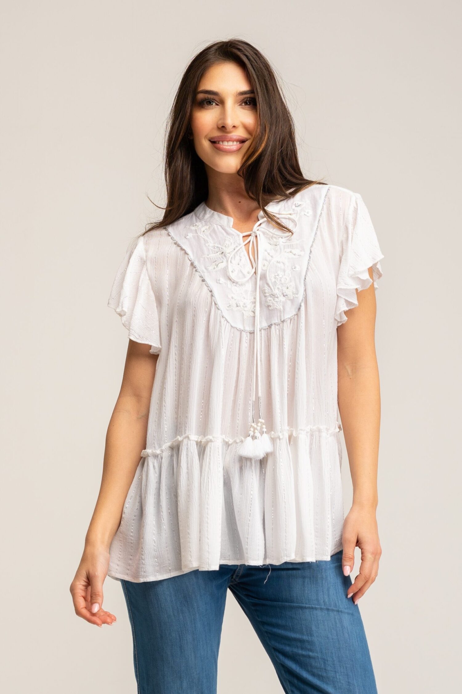 BLUSA LISA BORDADA CUELLO MAO