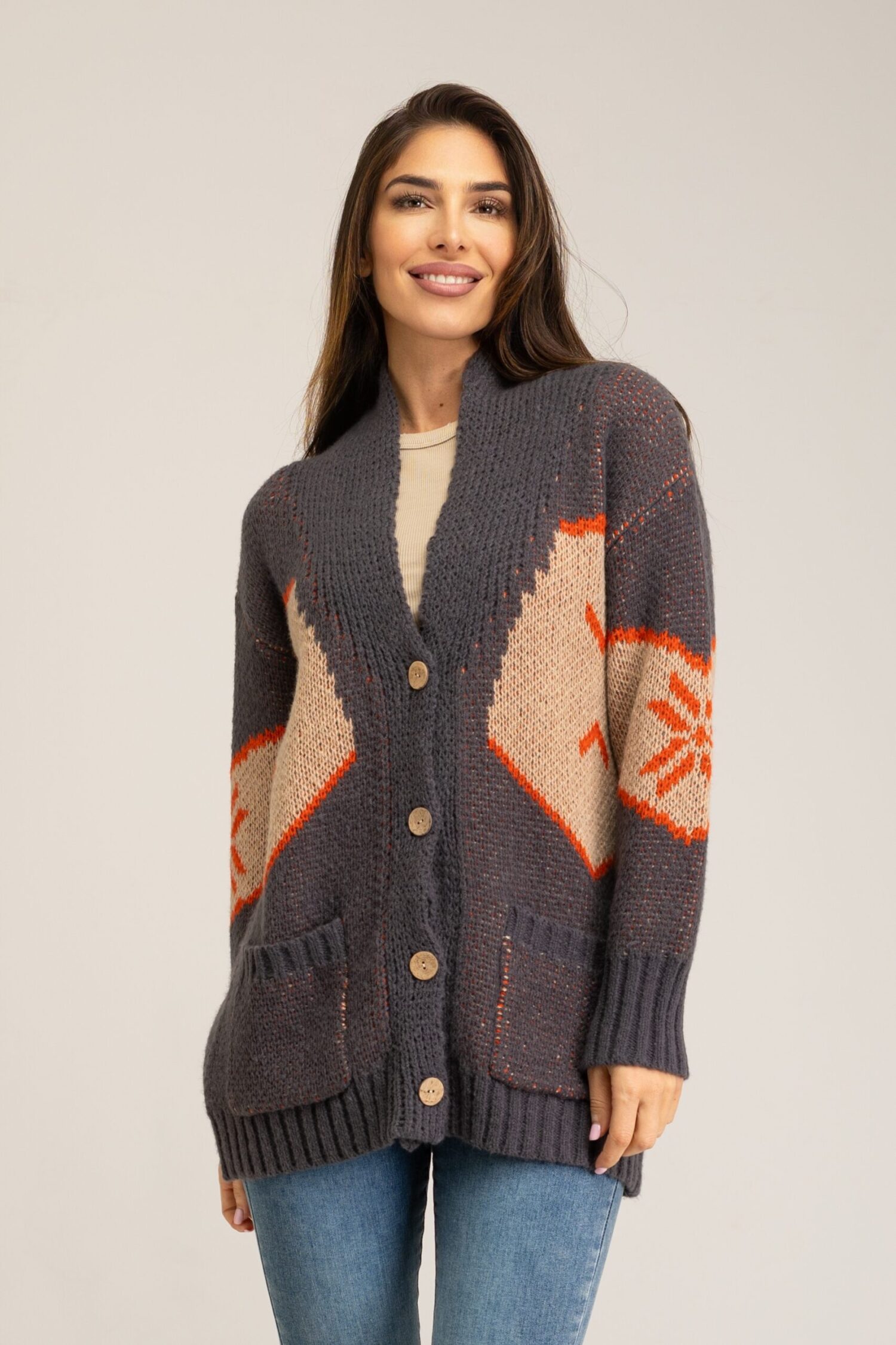 CHAQUETA LARGA YACAR CUELLO V Y ABOTONADA