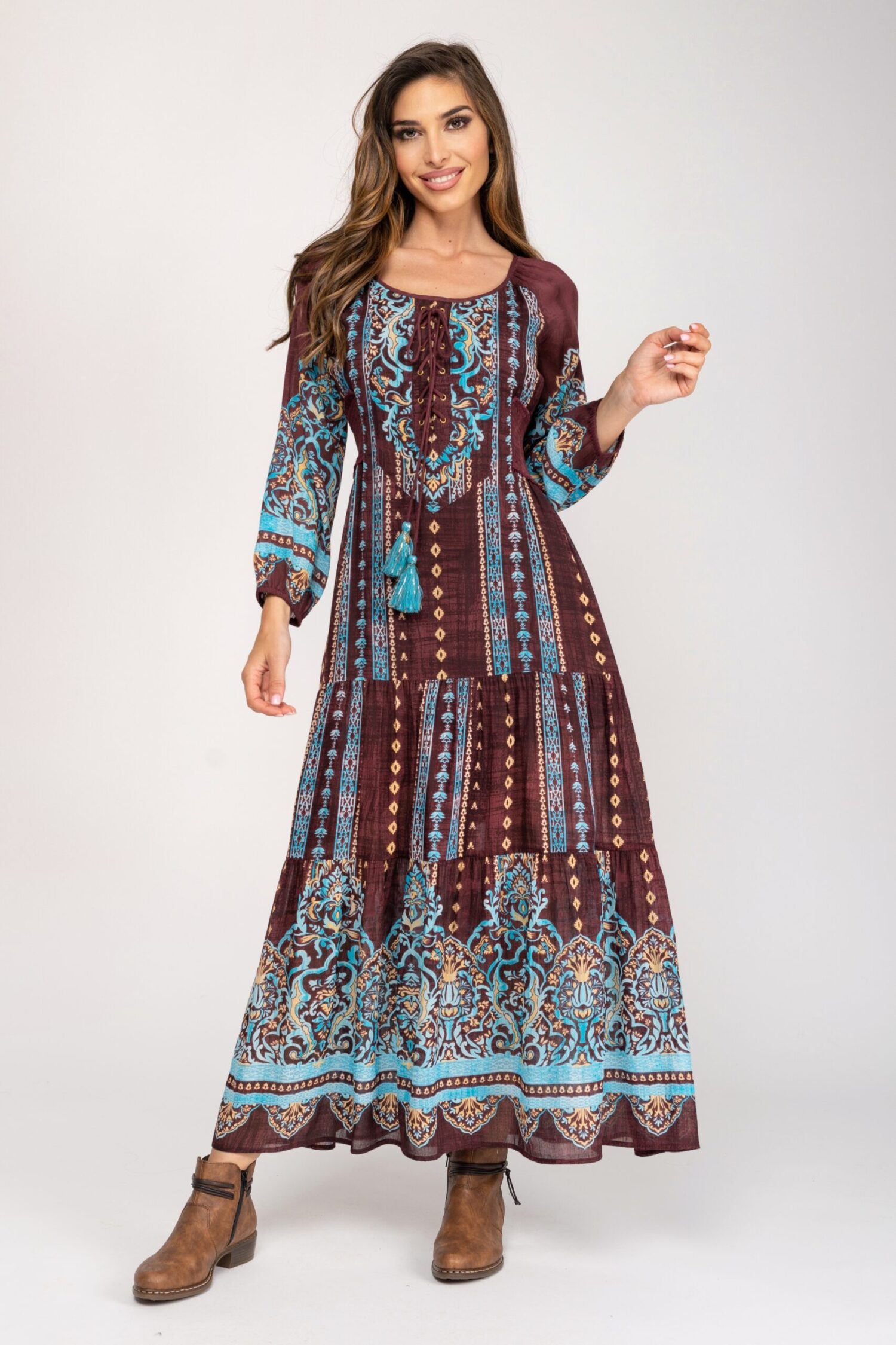 VESTIDO LARGO ESTAMPADO POSICIONADO DECORADO EN PECHO