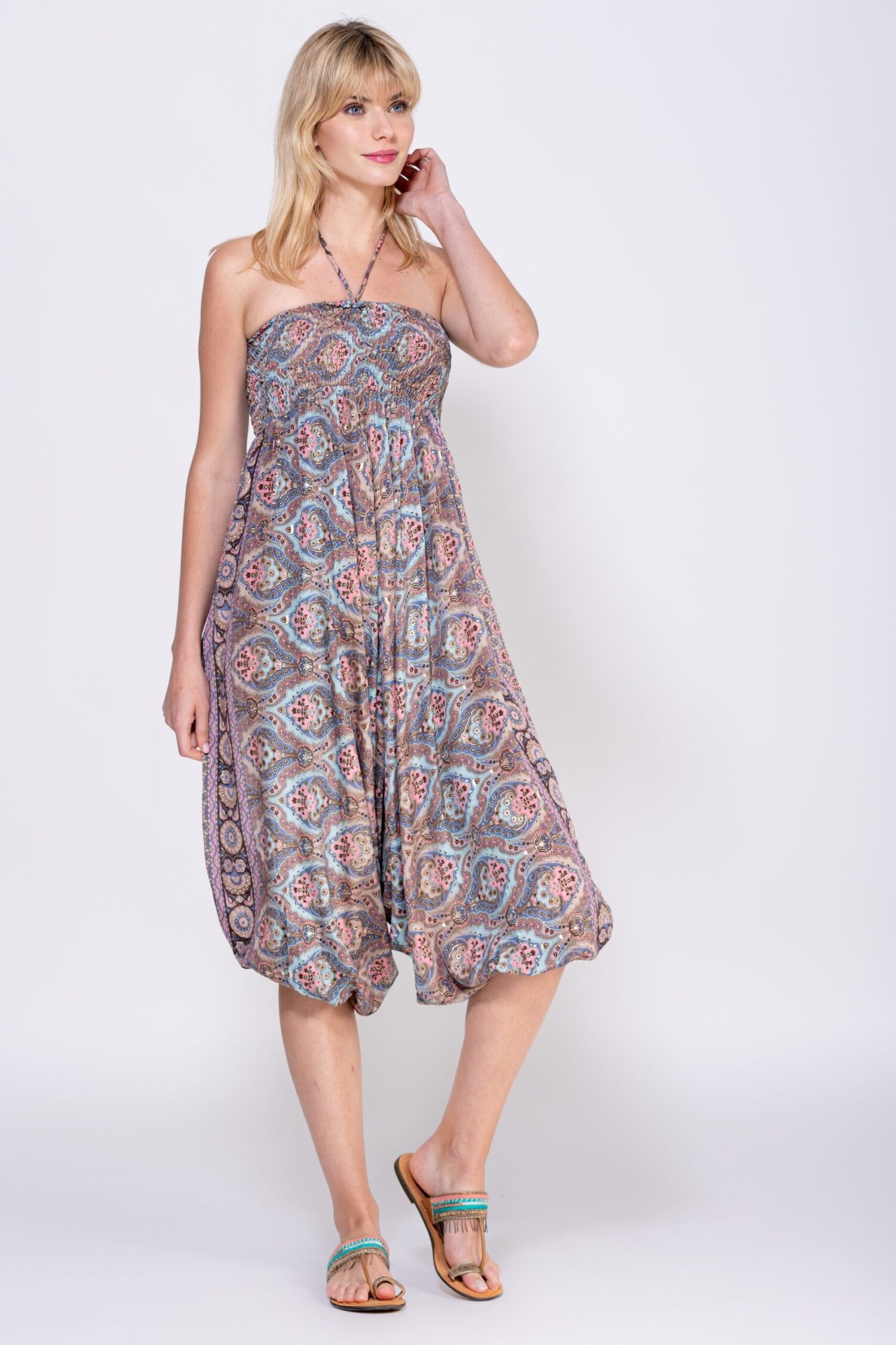 PETO ESTAMPADO CON NIDO DE ABEJA EN EL PECHO HASTA LA CINTURA BOMBACHO DEBAJO DE LA RODILLA