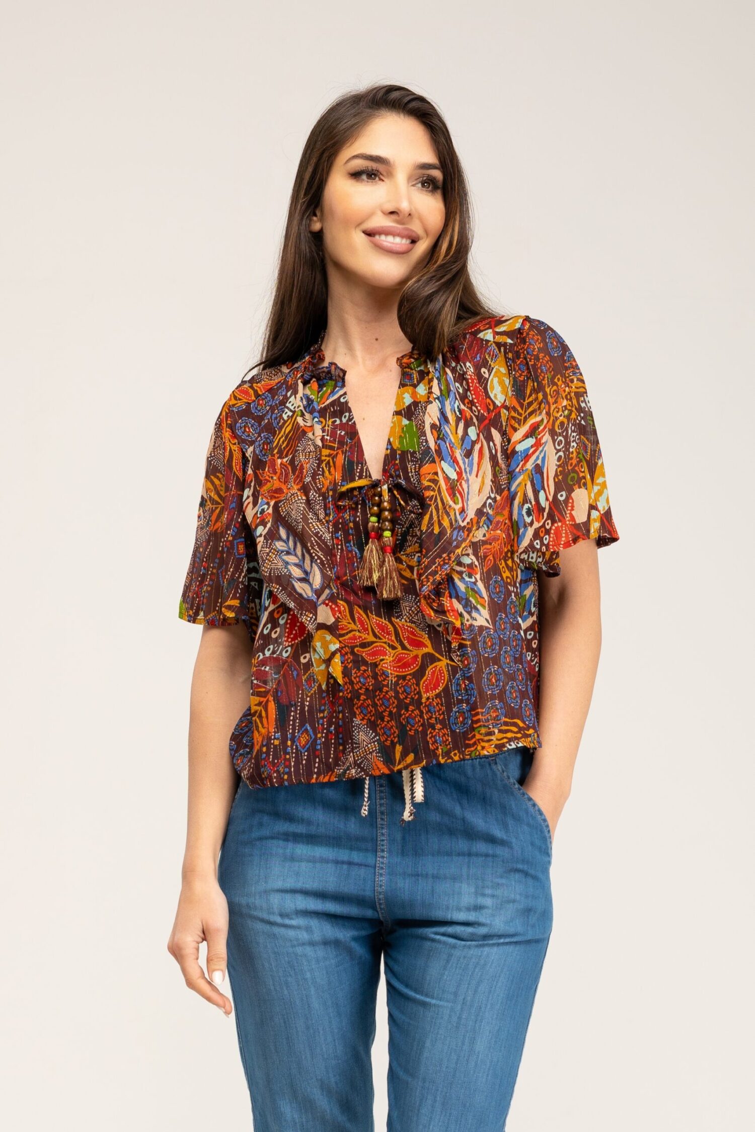BLUSA ESTAMPADA CORTA DE GASA CON LUREX Y VOLANTES AL BIES